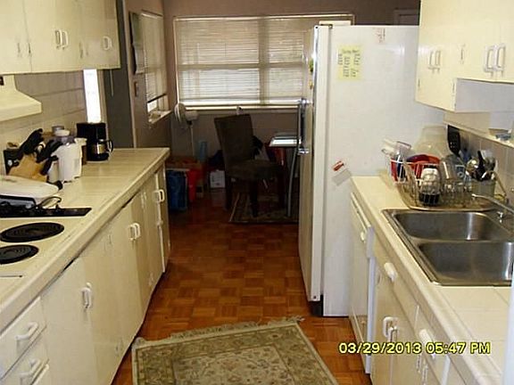 4th image of 2906 Silverton Dr