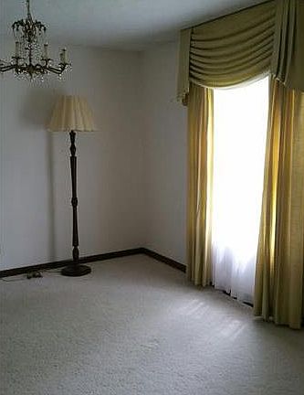 5th image of 331 Woodland West Dr