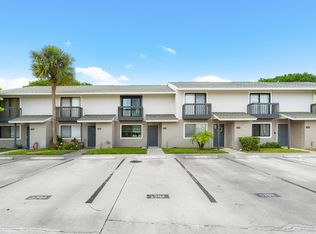 1704 Wharf Ln, Greenacres, FL 33463