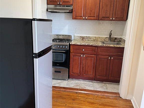 3rd image of 3040 Edwin Ave APT 5J