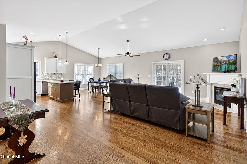 4th image of 11 Westfall Court