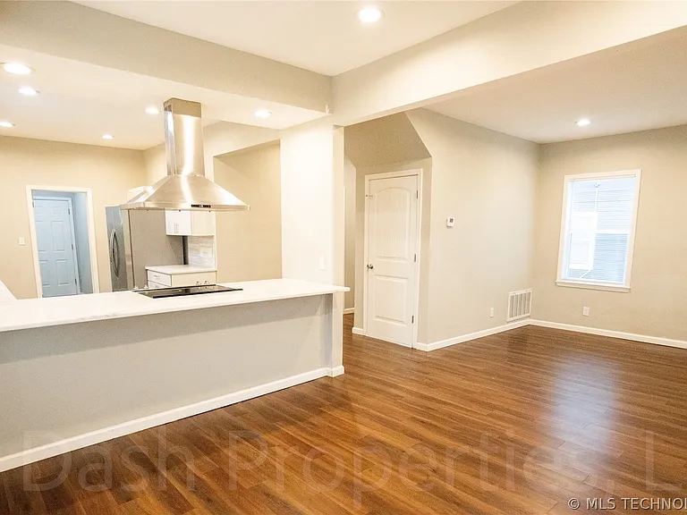 821 S Quaker Ave — Photo 8