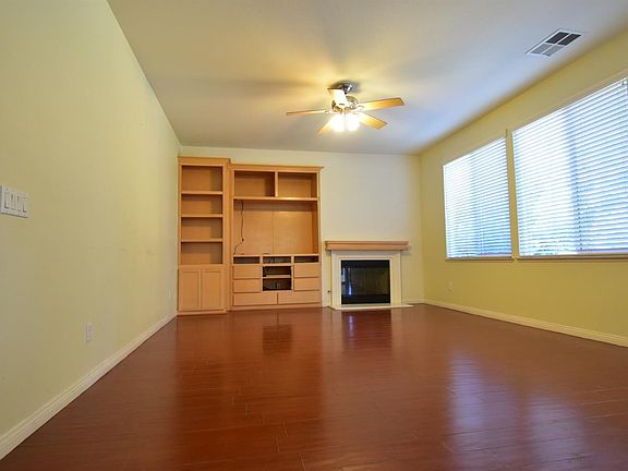 3rd image of 39765 Baird Ct