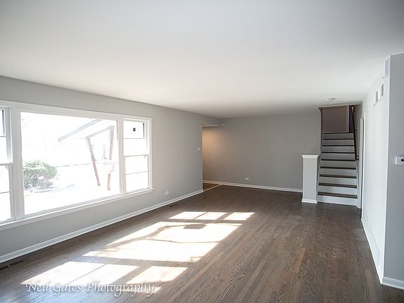 3rd image of 821 W 187th St