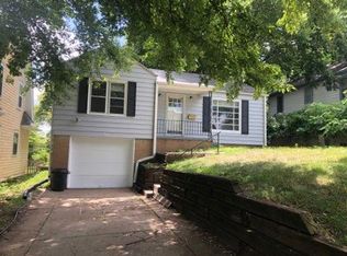 3043 Whitmore St, Omaha, NE 68112