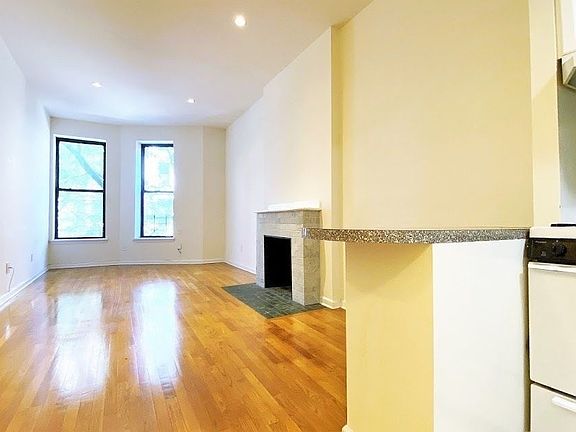 3rd image of 122 W 75th St #F2