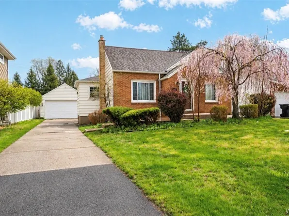 242 Creekside Dr, Tonawanda, NY 14150