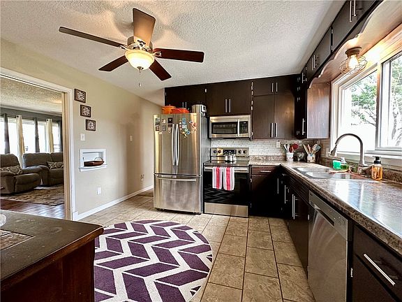 2nd image of 2209 Glenbrook Dr