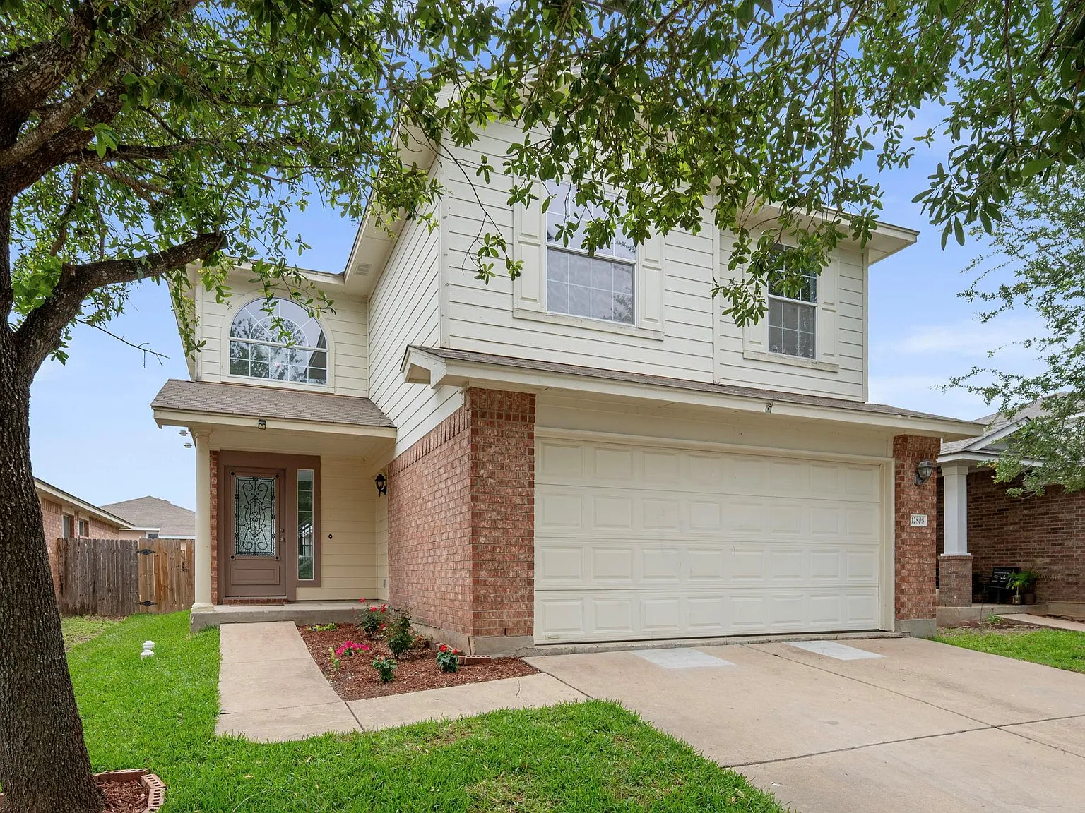 3 bed, 2.5 bath, 1590 sqft, $1,750 — Photo 2