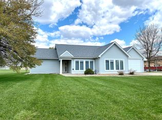 910 Lucy Dr, Worthington, MN 56187