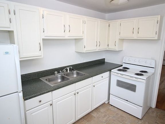 3rd image of 319 Gardner St #A
