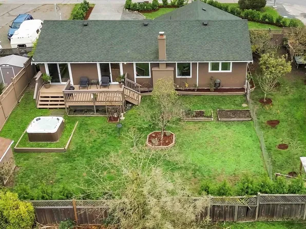 6756 Central Saanich Rd, Central Saanich, BC V8Z 5V2