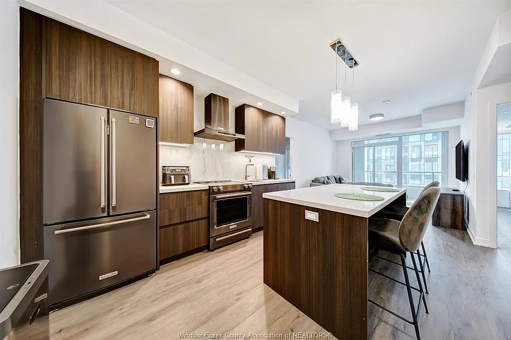 2 bed, 2.0 bath, 902 sqft, $4,660 — Photo 3