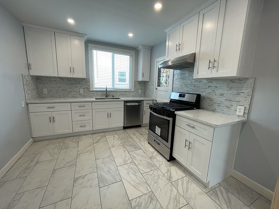 2nd image of 3815 Webster St APT B