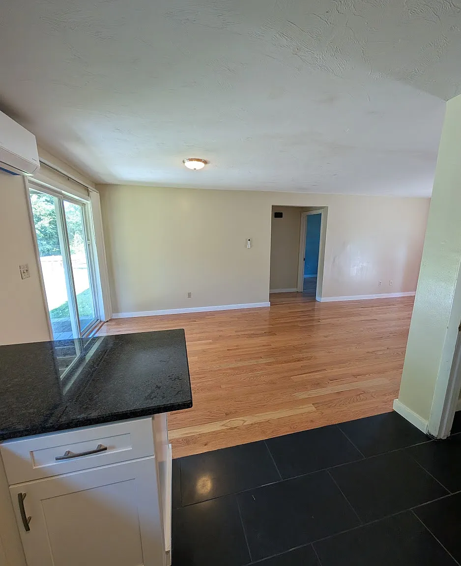 288 Duane Ave — Photo 4
