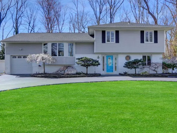 54 Brooksite Dr, Smithtown, NY 11787