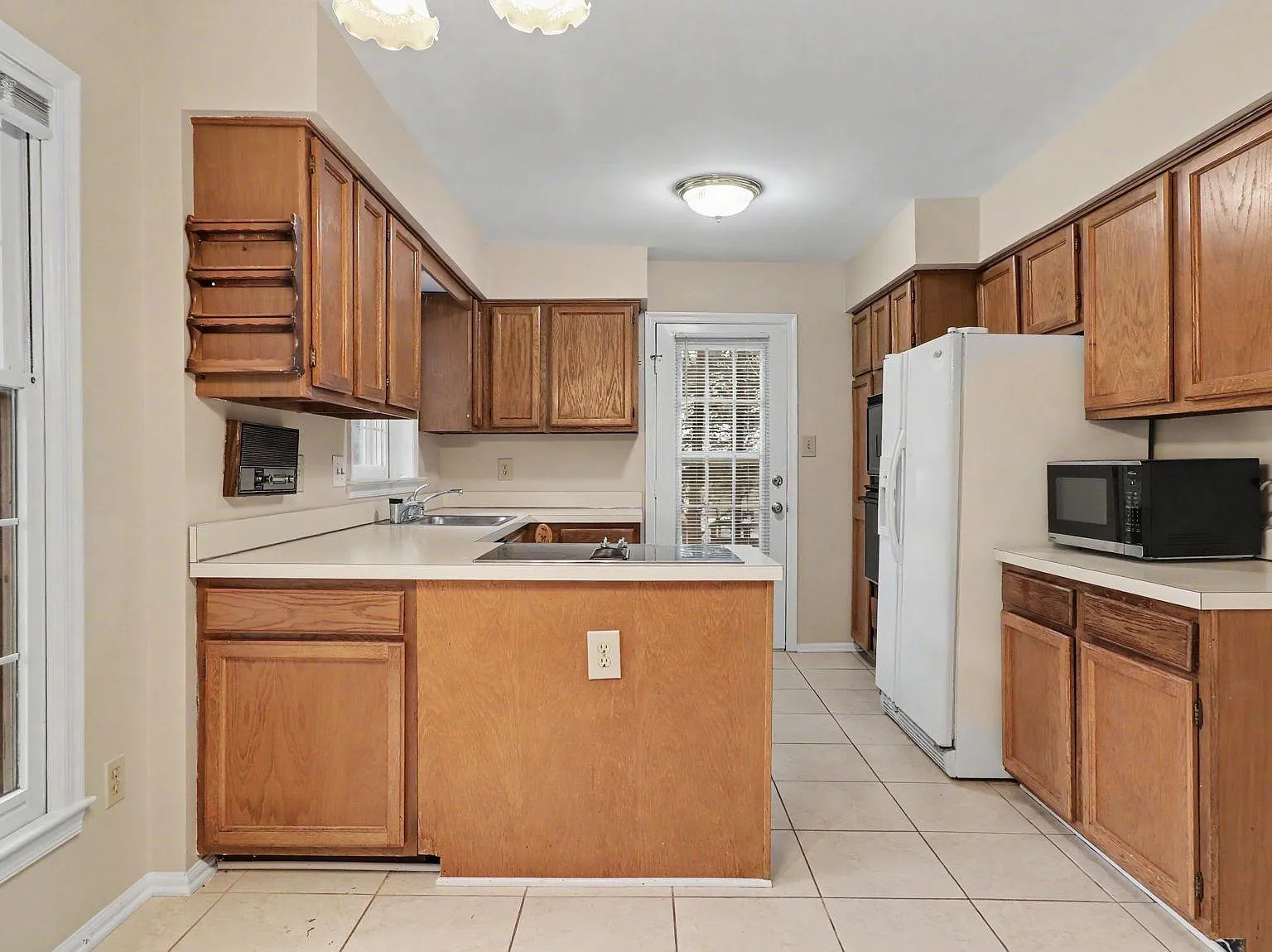 4 bed, 3.5 bath, 3714 sqft, $4,200 — Photo 4