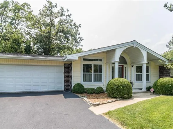 111 La Gorce Dr, Chesterfield, MO 63017