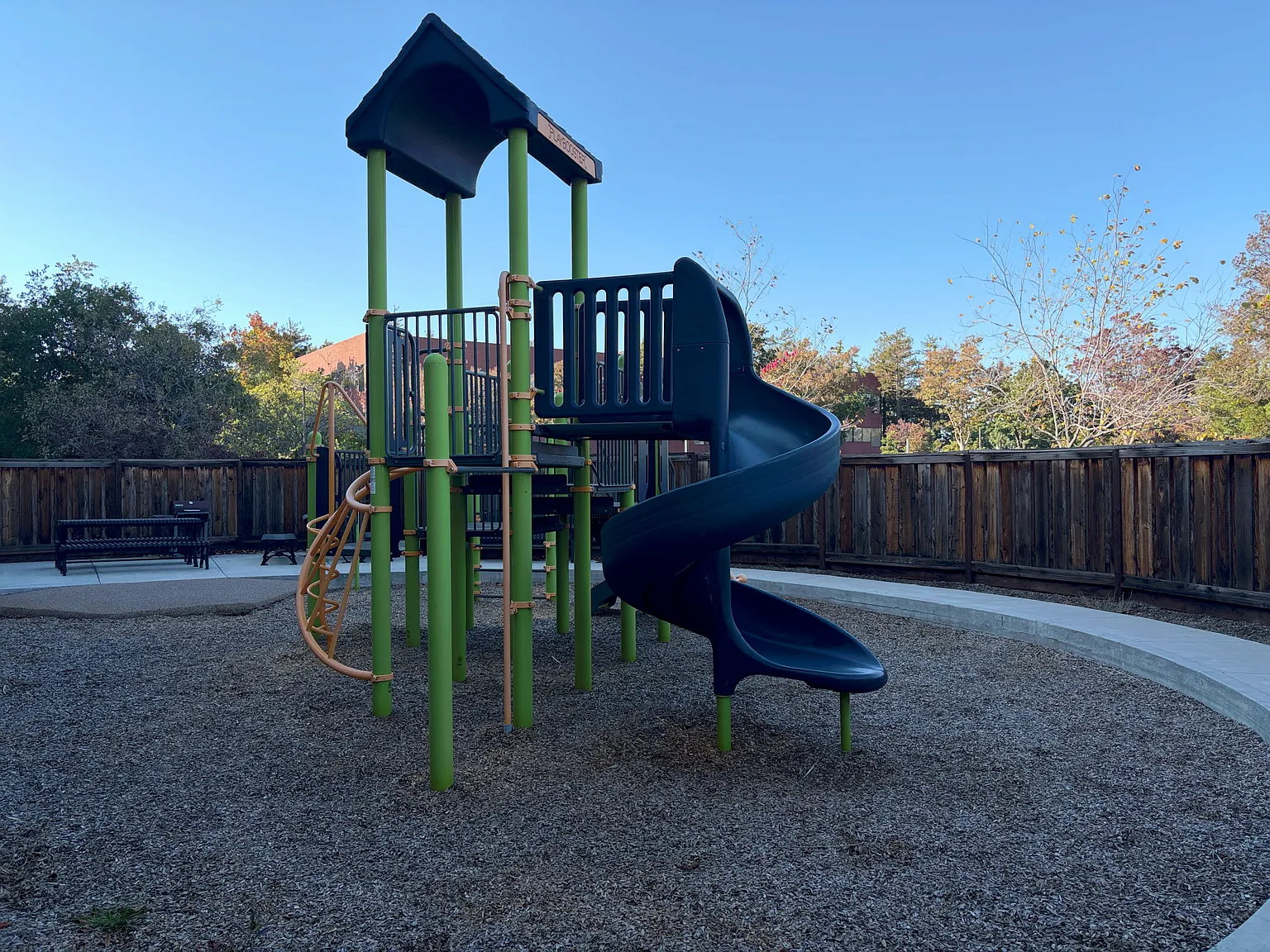 4 bed, 3.5 bath, 2114 sqft, $4,650 — Photo 2
