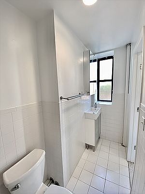 4th image of 1714 2nd Ave #5A