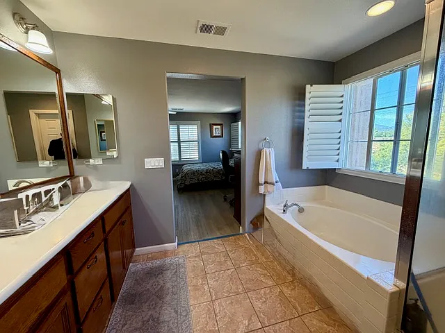 2297 Treetop Ln — Photo 21