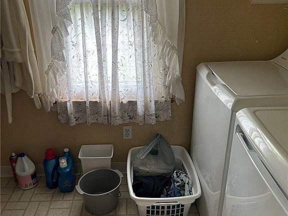 5th image of 7359 Parma Park Blvd