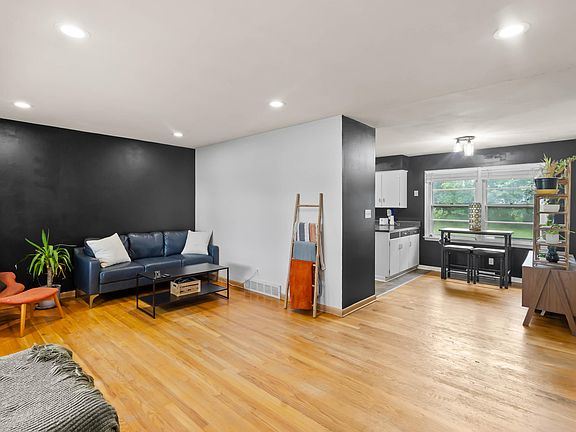 3rd image of 1664 Highridge Cir