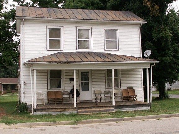1st image of 302 W 5th St