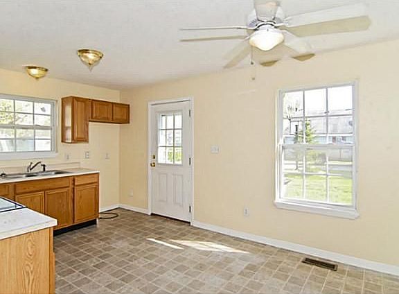 3rd image of 802 S Sheridan Ave