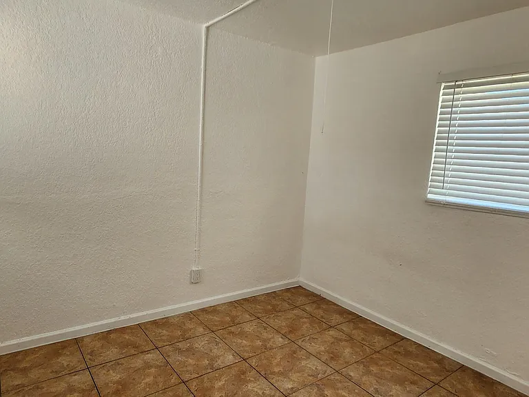 620 NW 7th Ave #28 — Photo 9