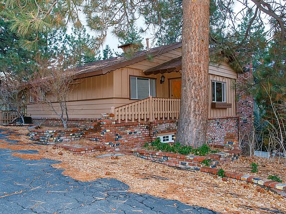 3rd image of 1055 Yellowstone Dr