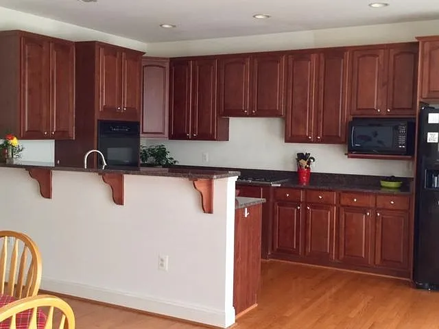 Granite countertop kitchen 9' cabinet new Bosch cooktop and dishwasher