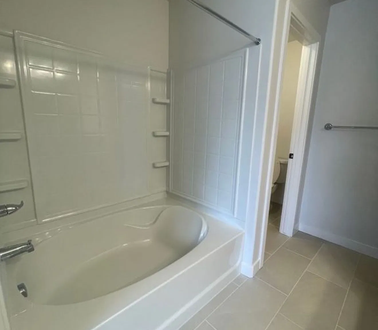 4 bed, 3.5 bath, 2084 sqft, $2,300 — Photo 3