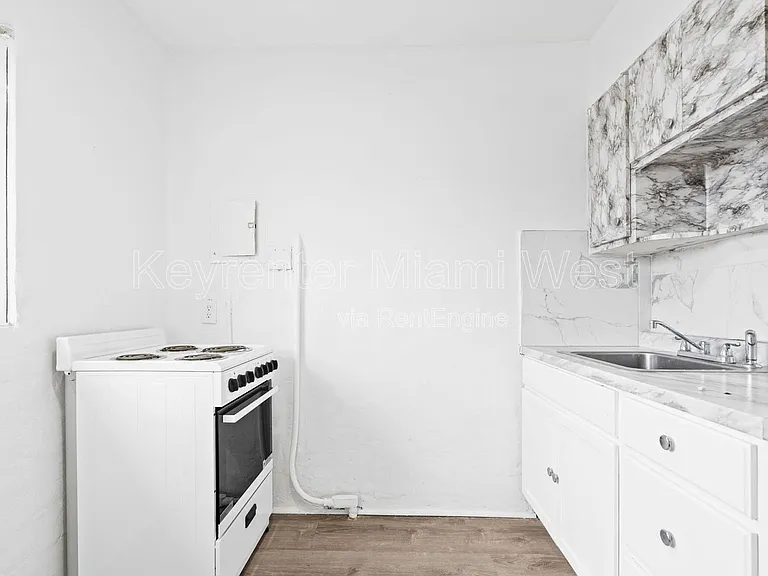 2911 NW 132nd Ter #4-OPA — Photo 8