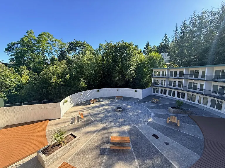 Crescent Apartments — Photo 2