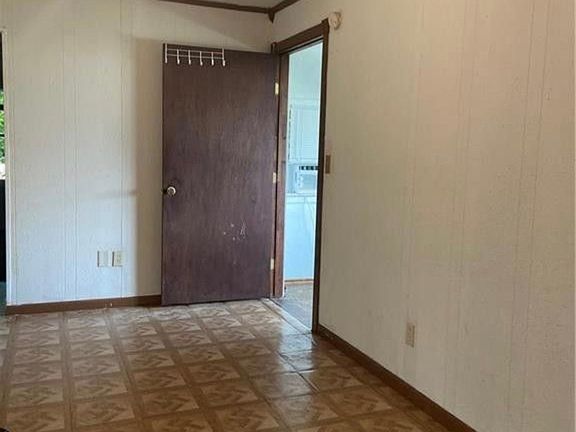 4th image of 3901 SE 11th St