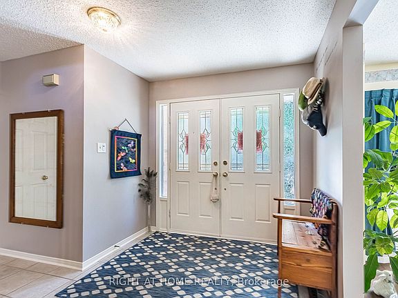 3rd image of 3088 Spring Creek Cres