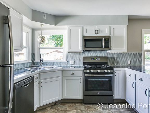 4th image of 850 Everglade Dr SE