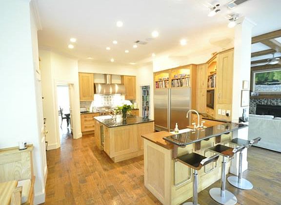 3rd image of 810 Tree Haven Ct