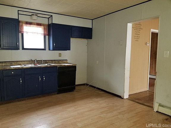 3rd image of 415 N Houghton Ave