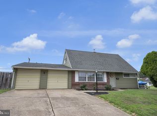 236 Cobalt Ridge Dr S, Levittown, PA 19057