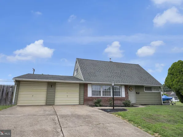 236 Cobalt Ridge Dr S, Levittown, PA 19057
