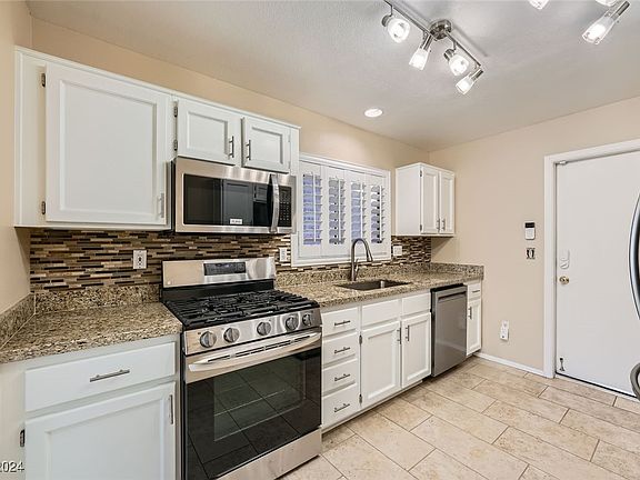 3rd image of 2535 Sierra Sage St