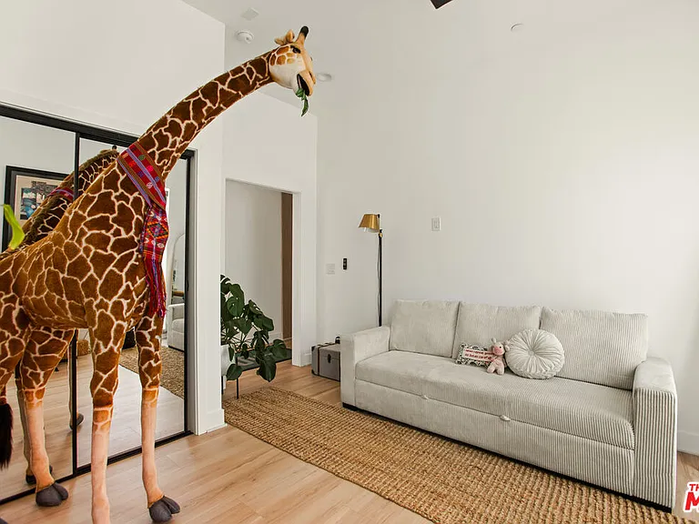 14146 Hortense St — Photo 38