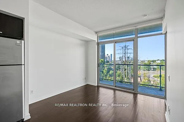 105 The Queensway #504 — Photo 15