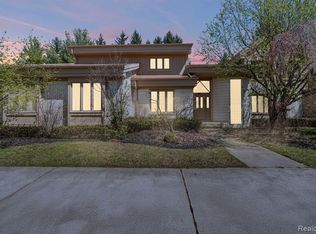 6739 Arlington Dr, West Bloomfield, MI 48322
