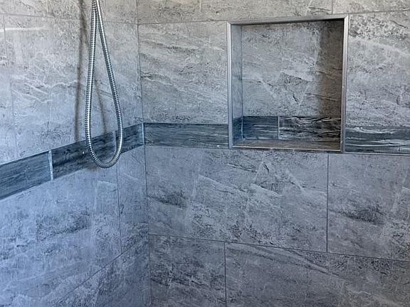 5th image of 18631-1 Burbank Blvd #14