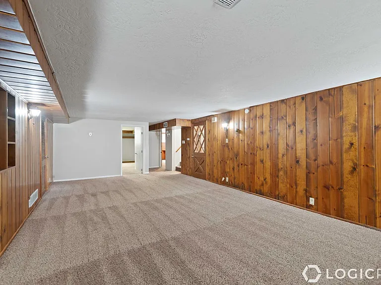 1305 Henderson Dr — Photo 17