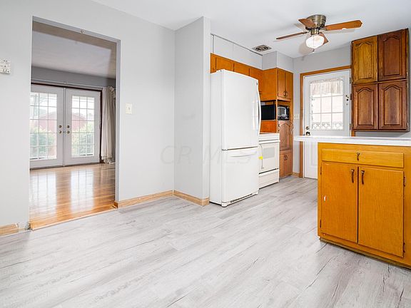5th image of 725 Brookdale Dr