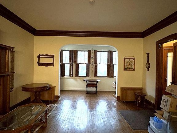 4th image of 6041 N Newburg Ave